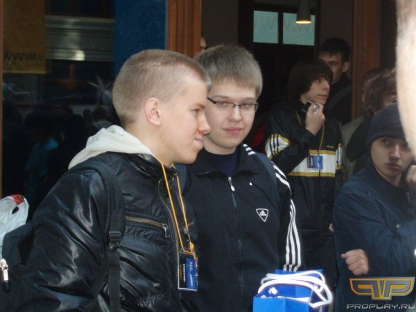 Revolver ������� ��������� � Happy